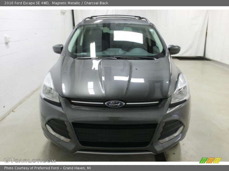 Magnetic Metallic / Charcoal Black 2016 Ford Escape SE 4WD