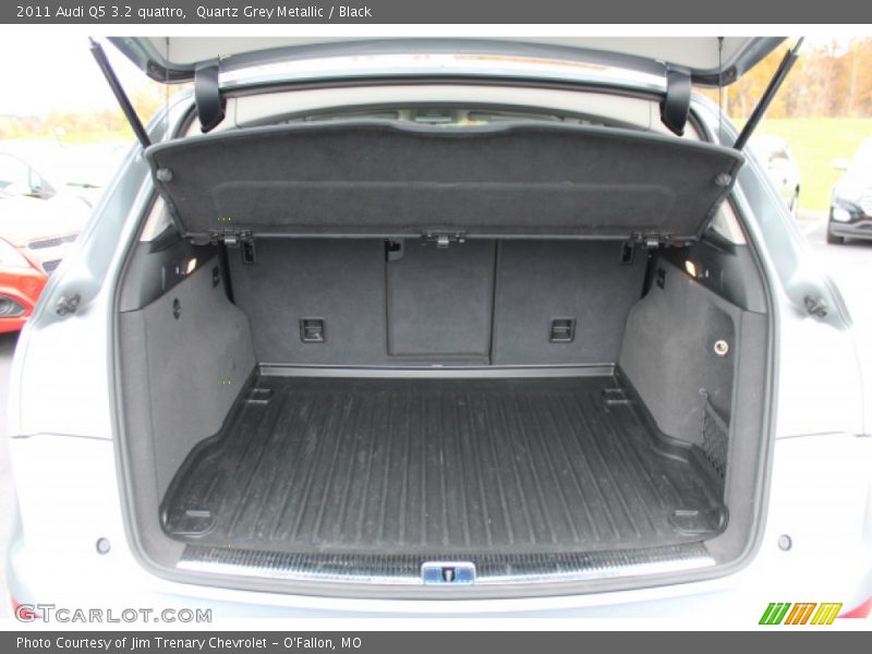 Quartz Grey Metallic / Black 2011 Audi Q5 3.2 quattro