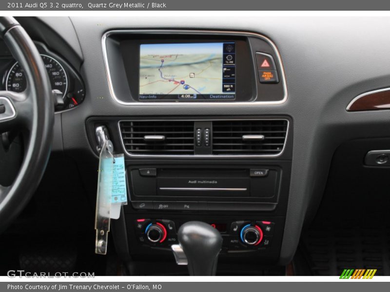 Quartz Grey Metallic / Black 2011 Audi Q5 3.2 quattro