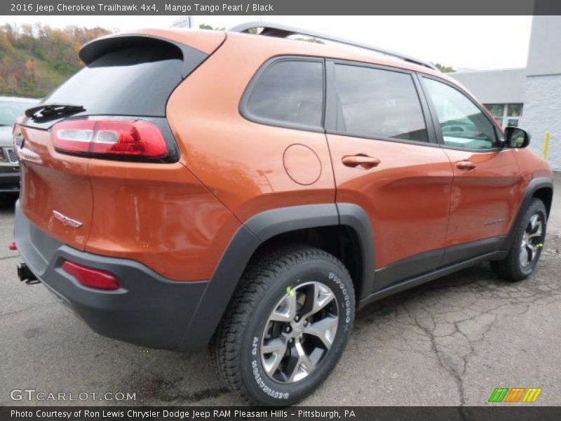 Mango Tango Pearl / Black 2016 Jeep Cherokee Trailhawk 4x4