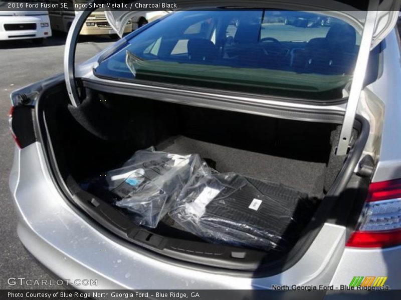 Ingot Silver Metallic / Charcoal Black 2016 Ford Fusion SE