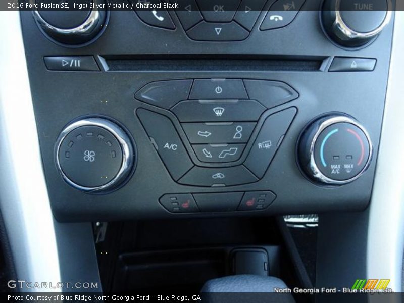 Ingot Silver Metallic / Charcoal Black 2016 Ford Fusion SE