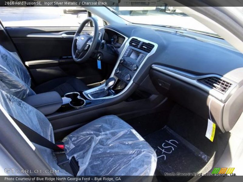 Ingot Silver Metallic / Charcoal Black 2016 Ford Fusion SE