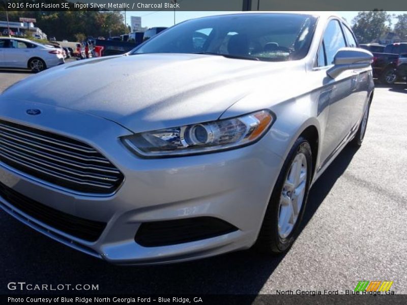 Ingot Silver Metallic / Charcoal Black 2016 Ford Fusion SE