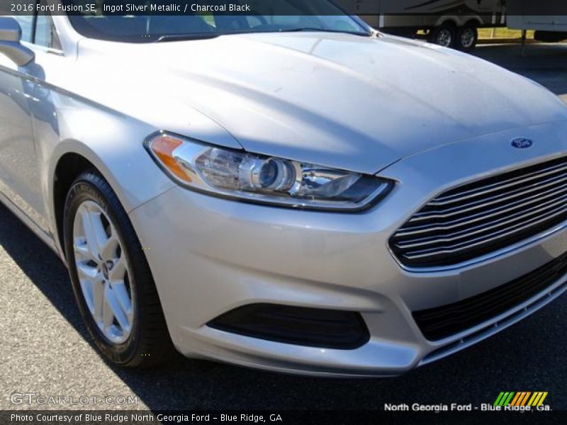 Ingot Silver Metallic / Charcoal Black 2016 Ford Fusion SE
