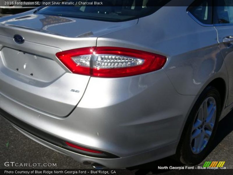 Ingot Silver Metallic / Charcoal Black 2016 Ford Fusion SE