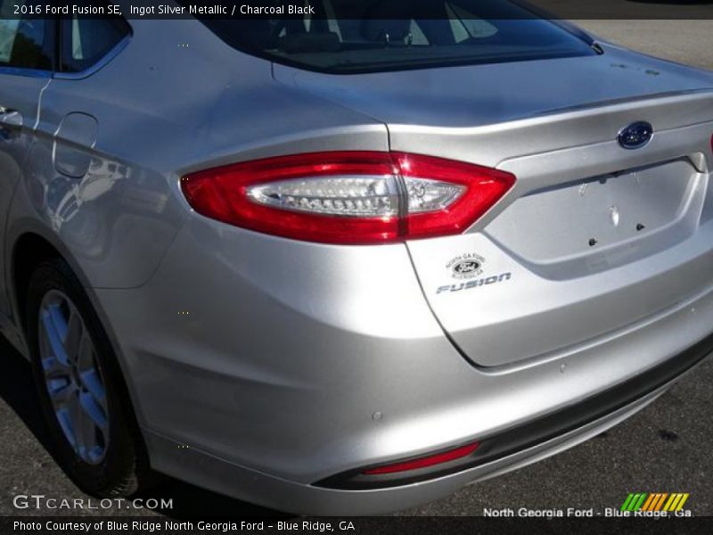Ingot Silver Metallic / Charcoal Black 2016 Ford Fusion SE