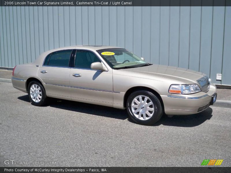 Cashmere Tri-Coat / Light Camel 2006 Lincoln Town Car Signature Limited