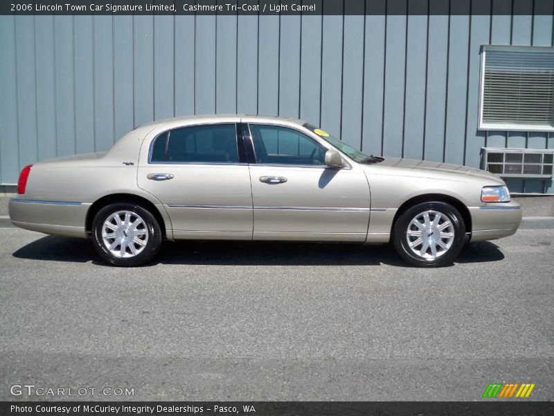 Cashmere Tri-Coat / Light Camel 2006 Lincoln Town Car Signature Limited