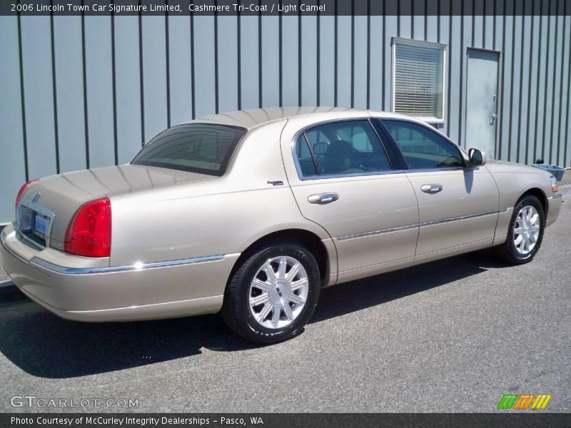 Cashmere Tri-Coat / Light Camel 2006 Lincoln Town Car Signature Limited