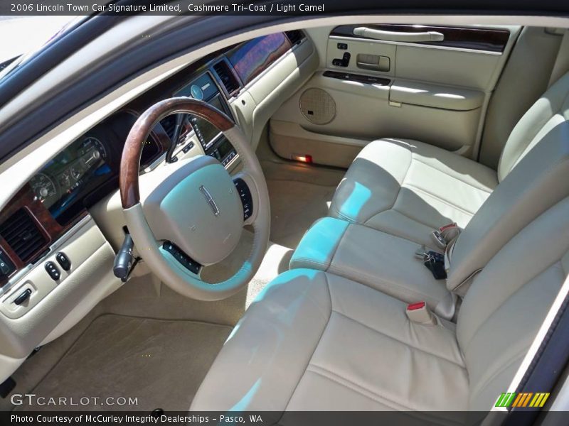 Cashmere Tri-Coat / Light Camel 2006 Lincoln Town Car Signature Limited