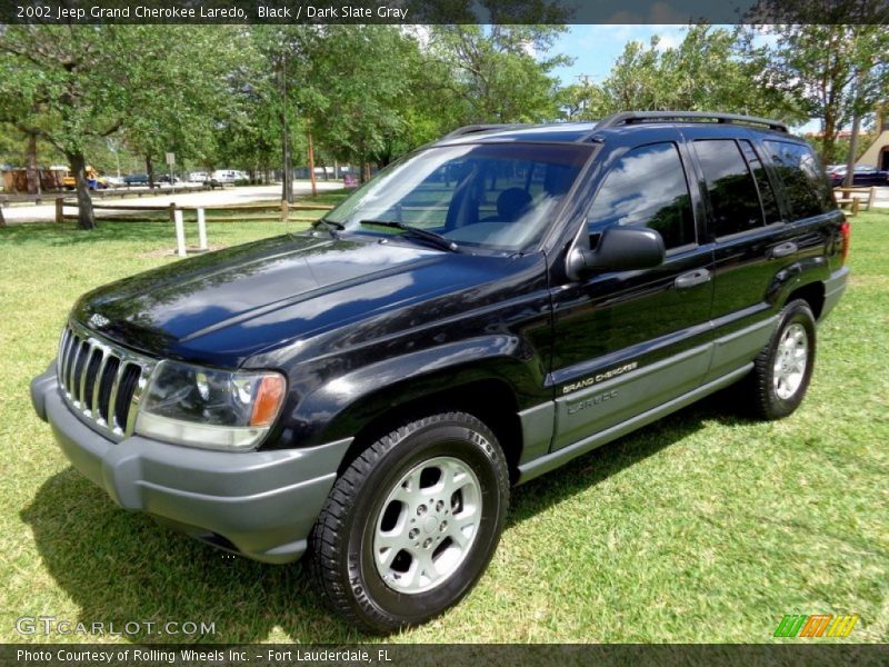 Front 3/4 View of 2002 Grand Cherokee Laredo
