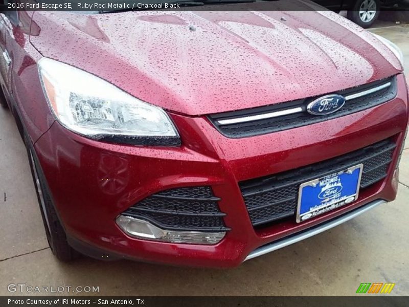 Ruby Red Metallic / Charcoal Black 2016 Ford Escape SE