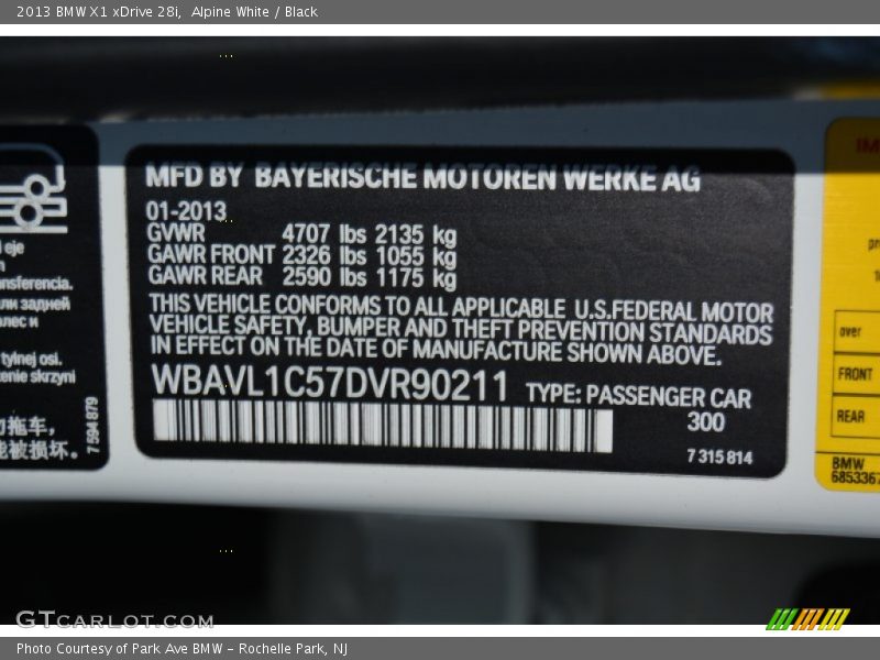 Alpine White / Black 2013 BMW X1 xDrive 28i