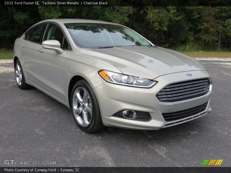 Front 3/4 View of 2015 Fusion SE