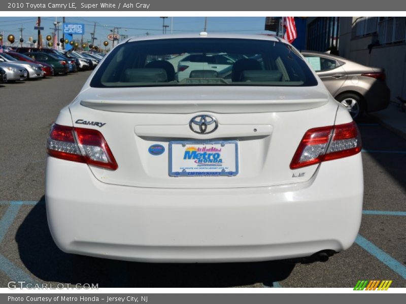 Super White / Ash Gray 2010 Toyota Camry LE