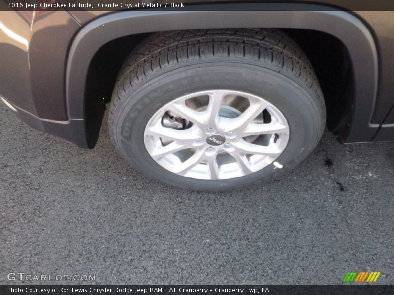 Granite Crystal Metallic / Black 2016 Jeep Cherokee Latitude