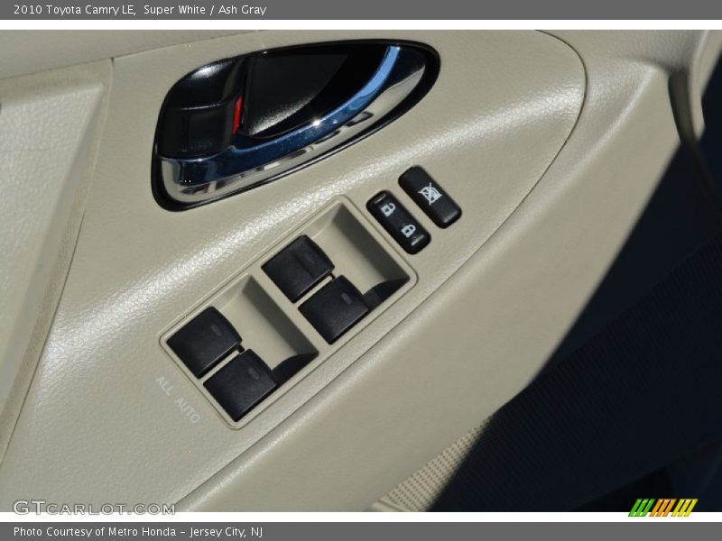 Super White / Ash Gray 2010 Toyota Camry LE