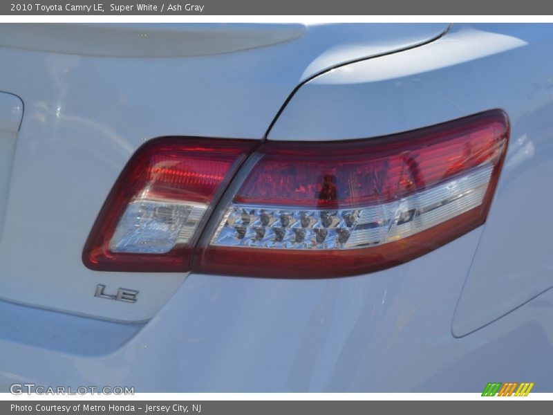 Super White / Ash Gray 2010 Toyota Camry LE