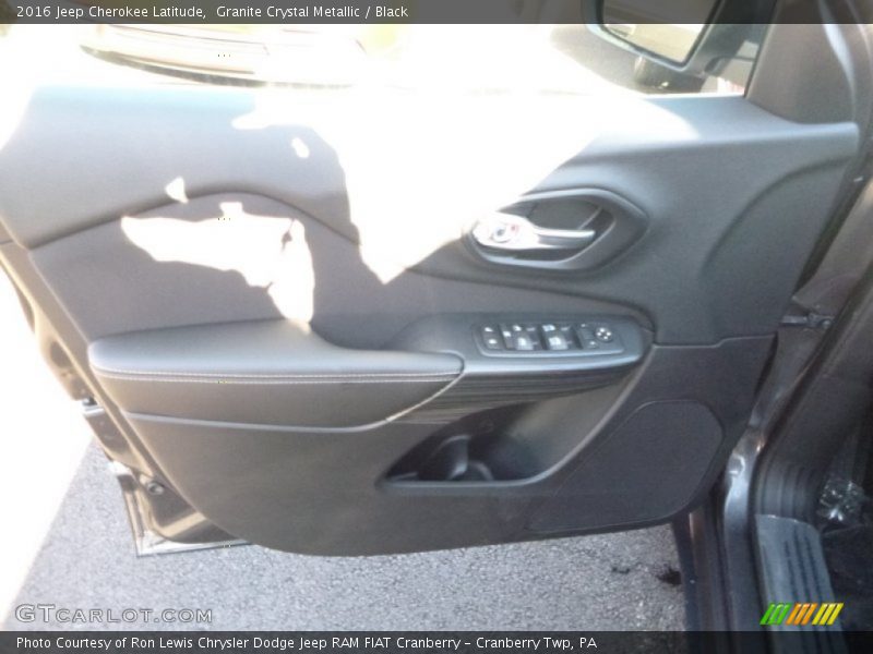 Granite Crystal Metallic / Black 2016 Jeep Cherokee Latitude