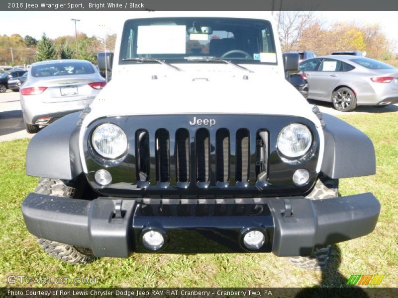 Bright White / Black 2016 Jeep Wrangler Sport