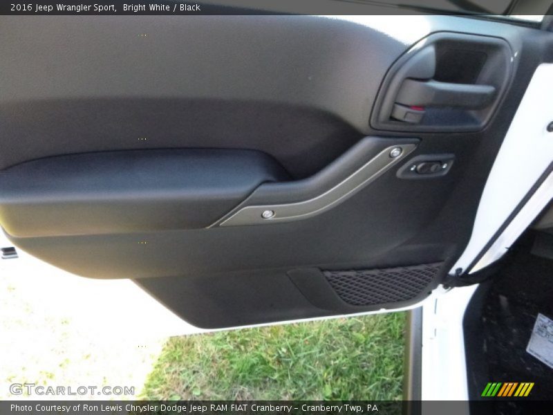 Bright White / Black 2016 Jeep Wrangler Sport