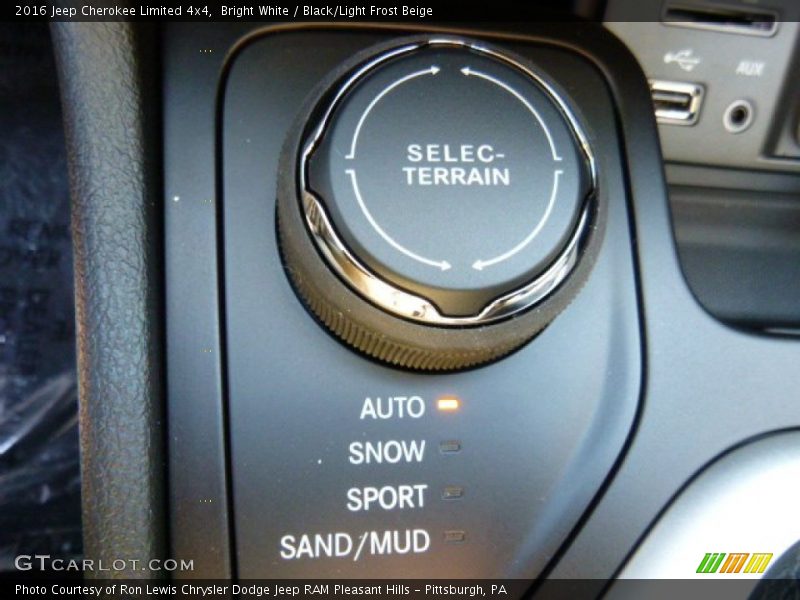 Bright White / Black/Light Frost Beige 2016 Jeep Cherokee Limited 4x4