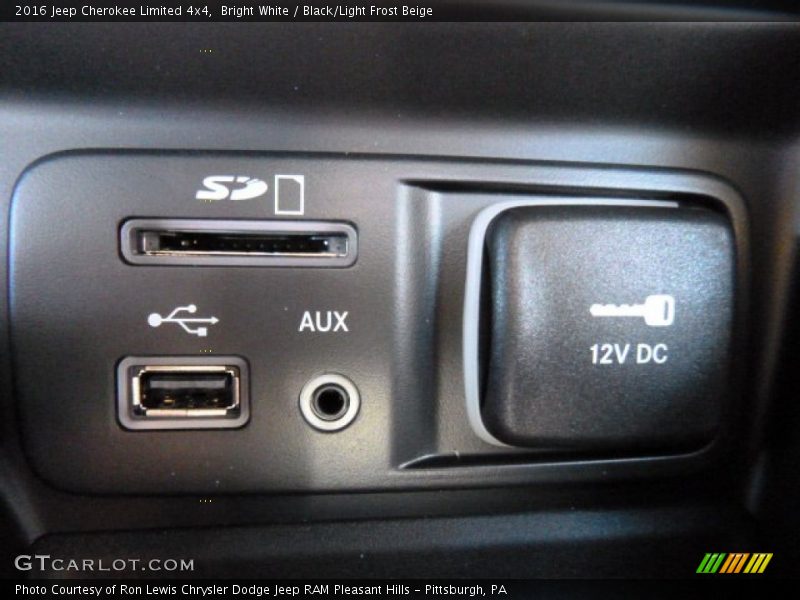 Bright White / Black/Light Frost Beige 2016 Jeep Cherokee Limited 4x4