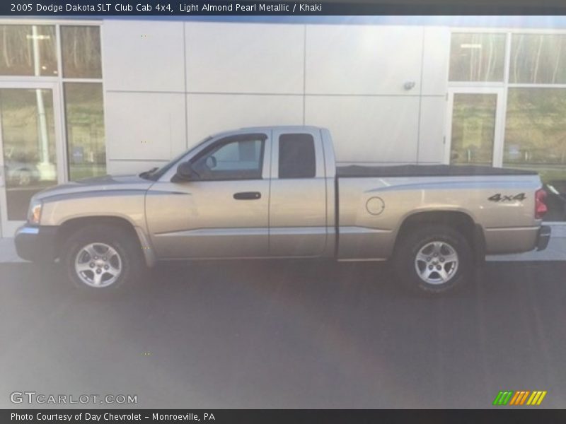 Light Almond Pearl Metallic / Khaki 2005 Dodge Dakota SLT Club Cab 4x4