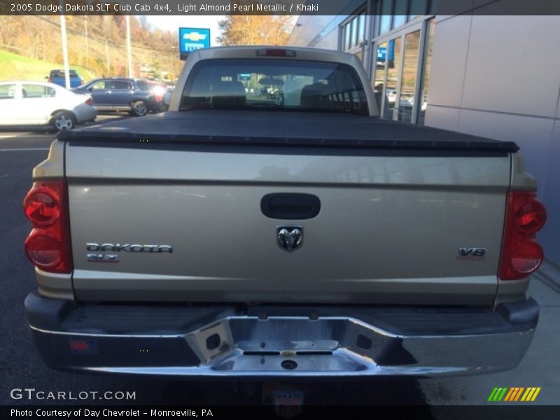 Light Almond Pearl Metallic / Khaki 2005 Dodge Dakota SLT Club Cab 4x4