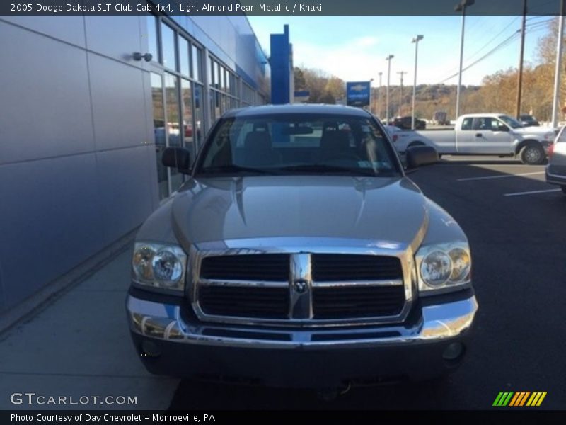 Light Almond Pearl Metallic / Khaki 2005 Dodge Dakota SLT Club Cab 4x4