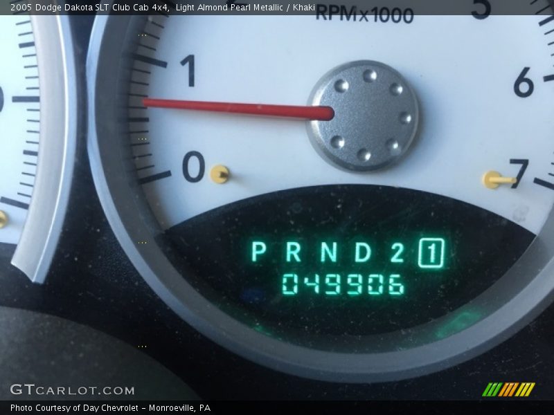 Light Almond Pearl Metallic / Khaki 2005 Dodge Dakota SLT Club Cab 4x4