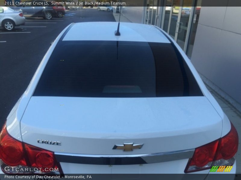 Summit White / Jet Black/Medium Titanium 2011 Chevrolet Cruze LS