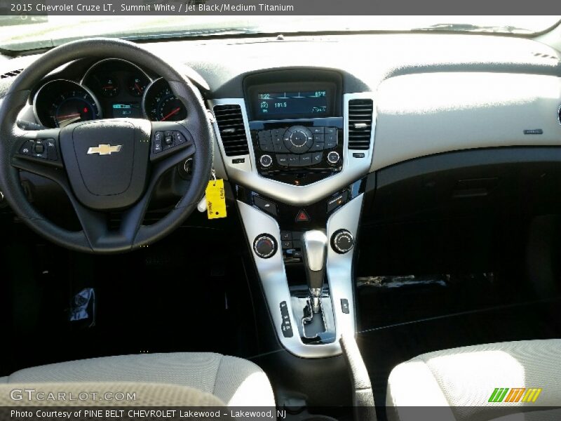 Summit White / Jet Black/Medium Titanium 2015 Chevrolet Cruze LT