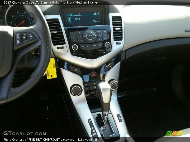 Summit White / Jet Black/Medium Titanium 2015 Chevrolet Cruze LT
