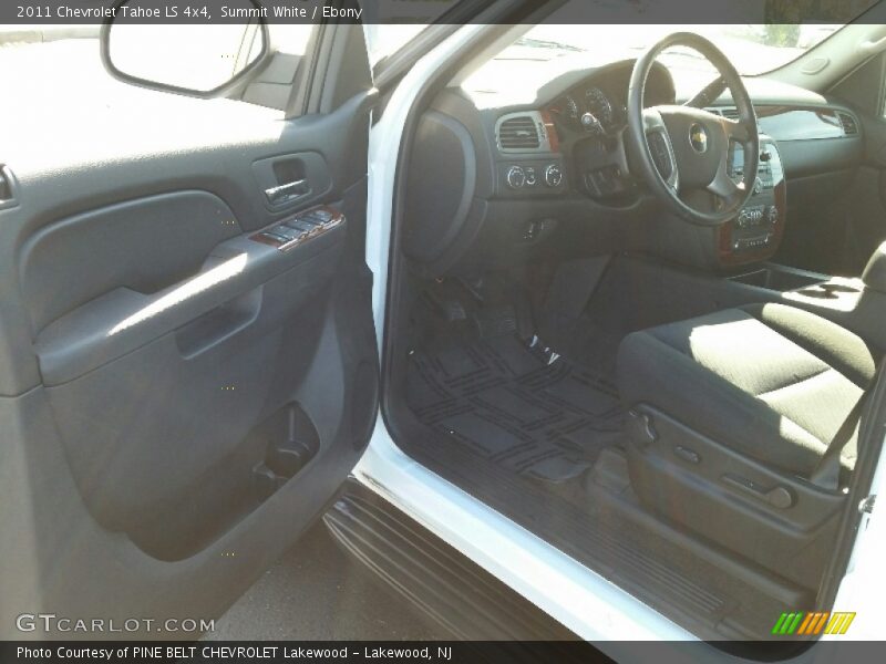 Summit White / Ebony 2011 Chevrolet Tahoe LS 4x4