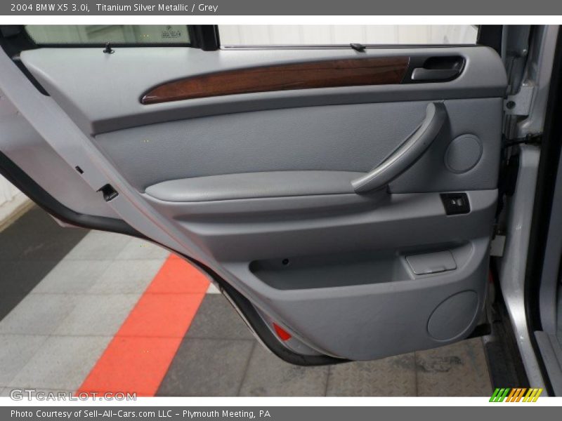 Titanium Silver Metallic / Grey 2004 BMW X5 3.0i