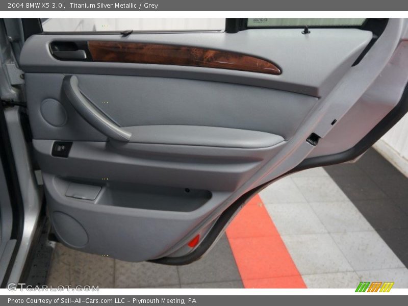 Titanium Silver Metallic / Grey 2004 BMW X5 3.0i