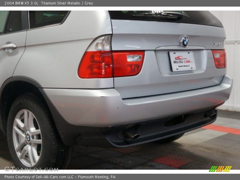 Titanium Silver Metallic / Grey 2004 BMW X5 3.0i