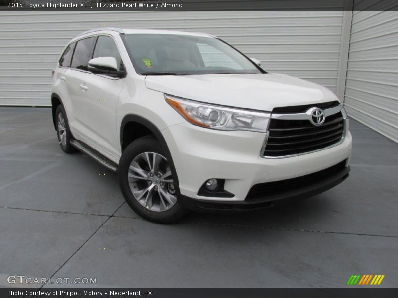 Front 3/4 View of 2015 Highlander XLE