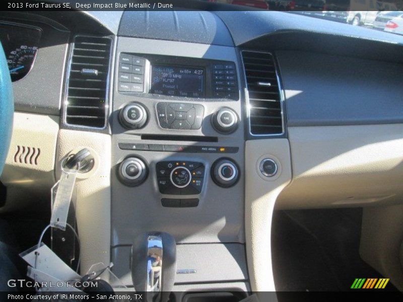 Deep Impact Blue Metallic / Dune 2013 Ford Taurus SE
