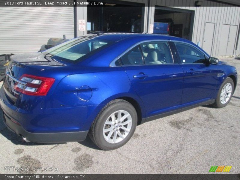 Deep Impact Blue Metallic / Dune 2013 Ford Taurus SE