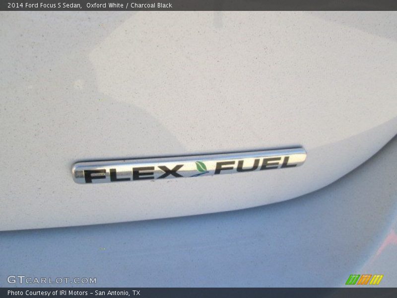 Oxford White / Charcoal Black 2014 Ford Focus S Sedan