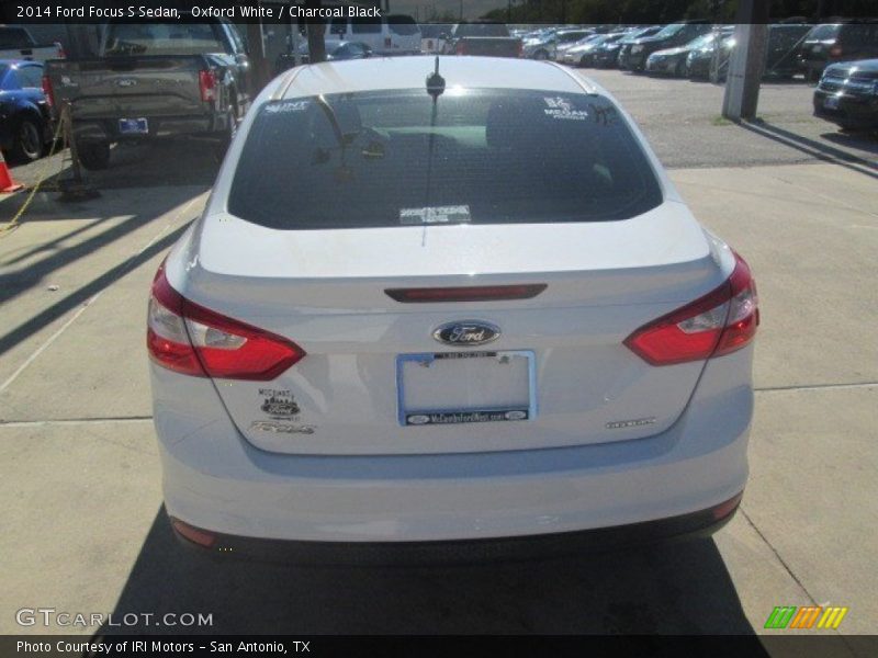 Oxford White / Charcoal Black 2014 Ford Focus S Sedan