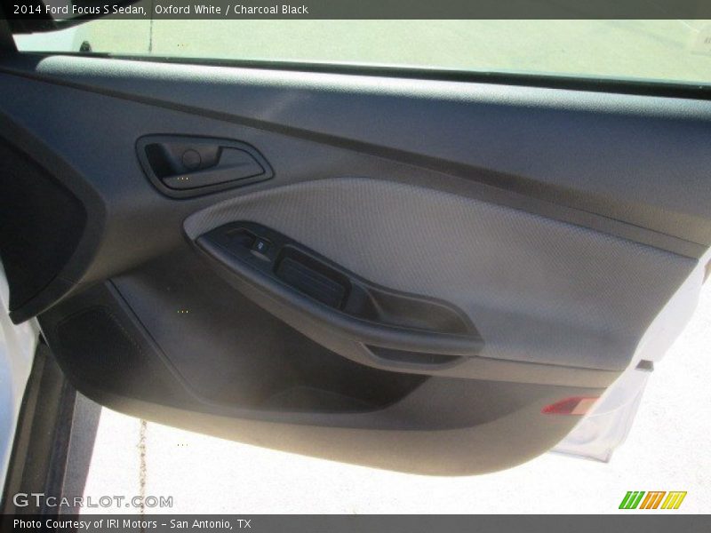 Oxford White / Charcoal Black 2014 Ford Focus S Sedan