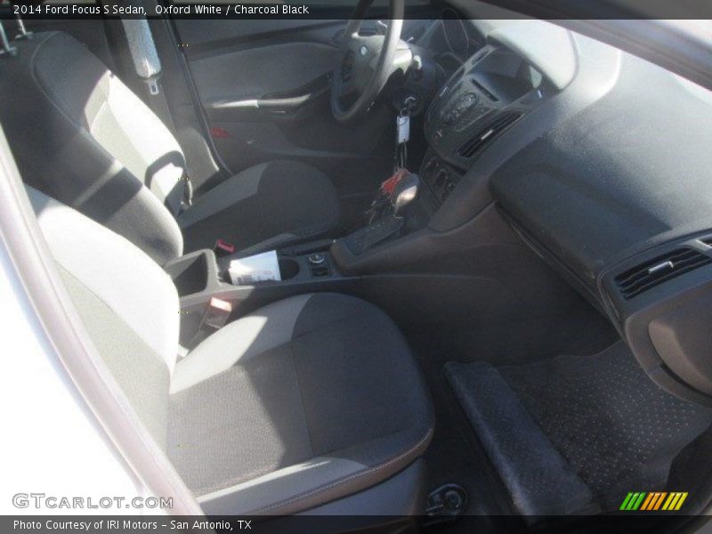Oxford White / Charcoal Black 2014 Ford Focus S Sedan