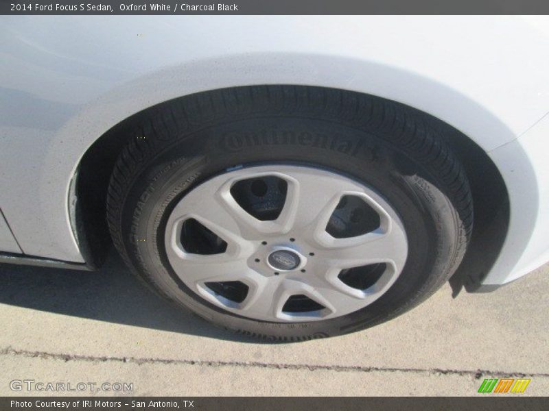 Oxford White / Charcoal Black 2014 Ford Focus S Sedan