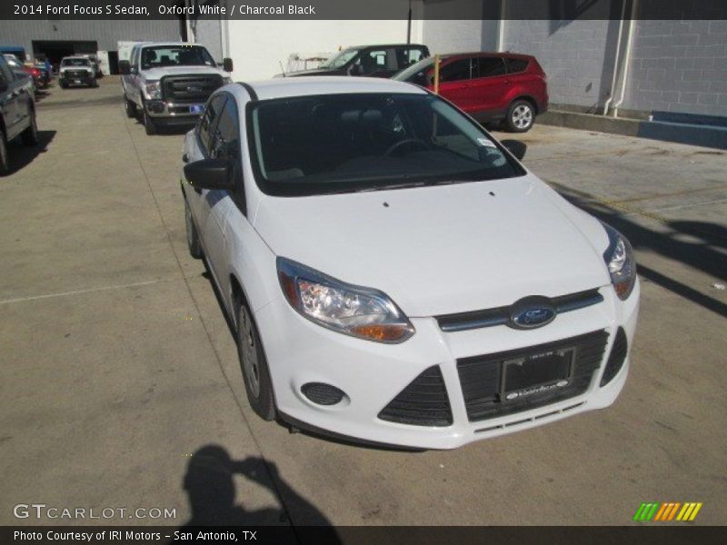 Oxford White / Charcoal Black 2014 Ford Focus S Sedan