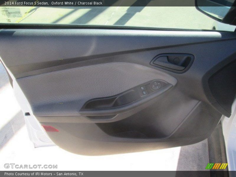 Oxford White / Charcoal Black 2014 Ford Focus S Sedan
