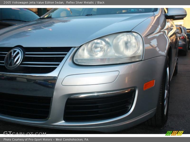 Reflex Silver Metallic / Black 2005 Volkswagen Jetta Value Edition Sedan